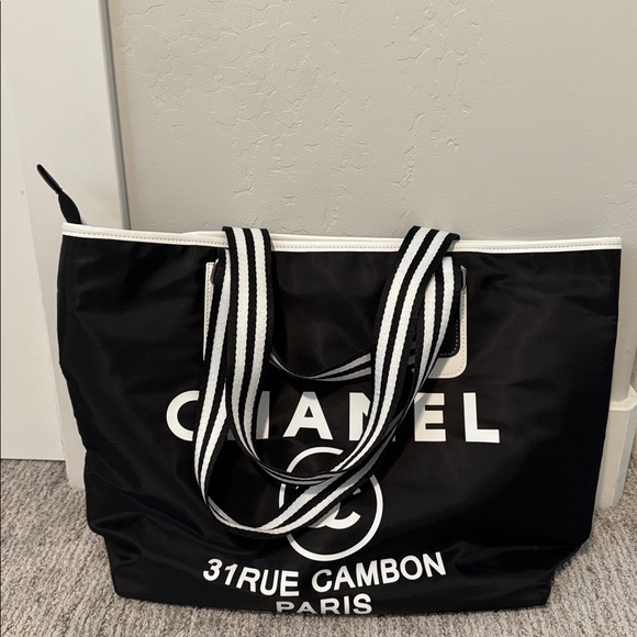 CHANEL Black and White Logo Tote - NEW - Picture 5 of 10